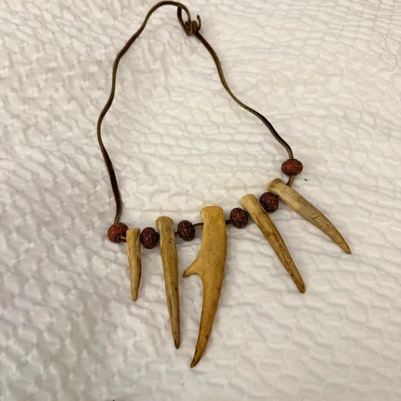 Natural Bone and Bead Necklace Tribal Antler Fang Statement Necklace - Picture 2 of 3